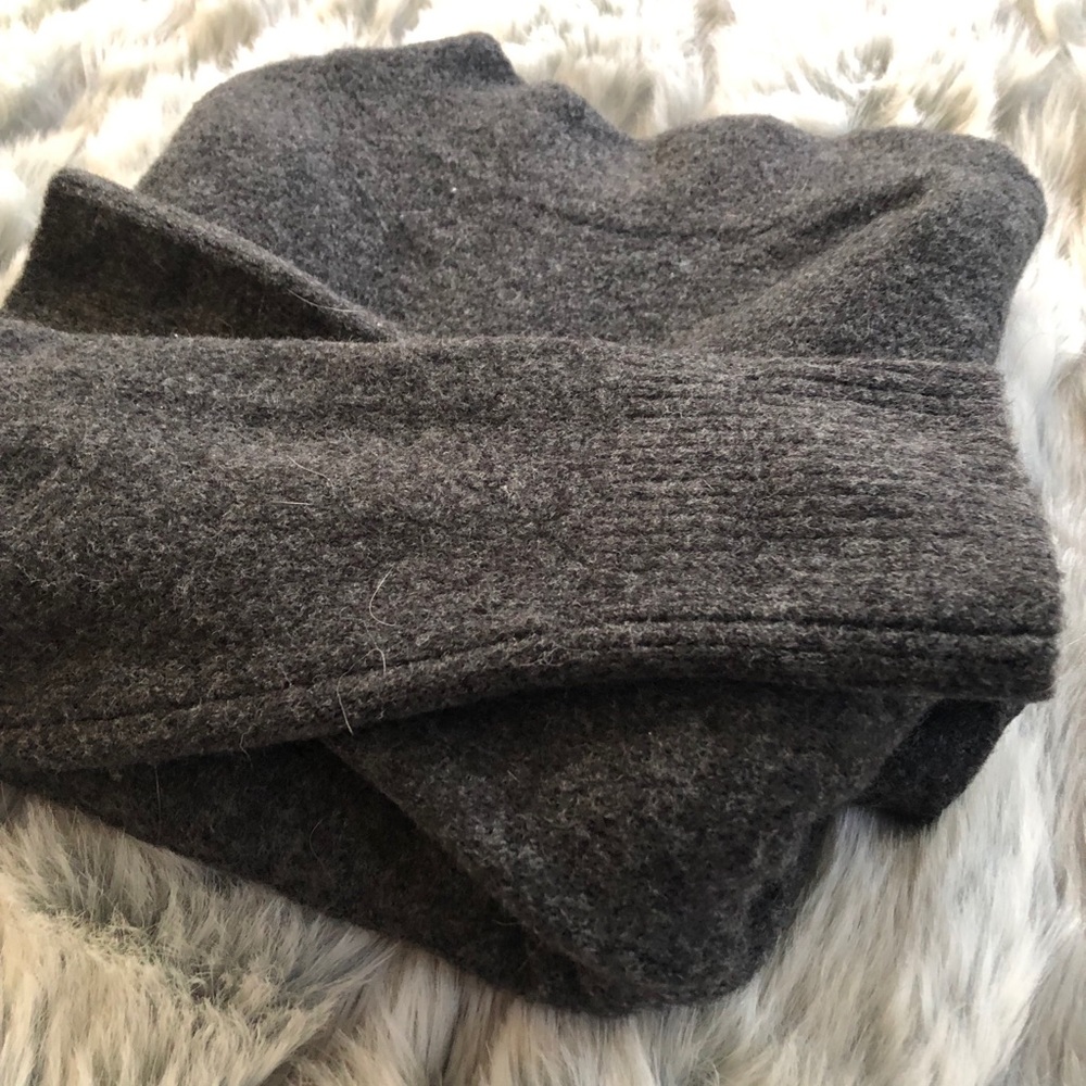 Uniqlo wool blend charcoal sweater